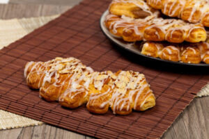 Bear,Claw,Pastry,With,Sliced,Almonds,And,Sugar